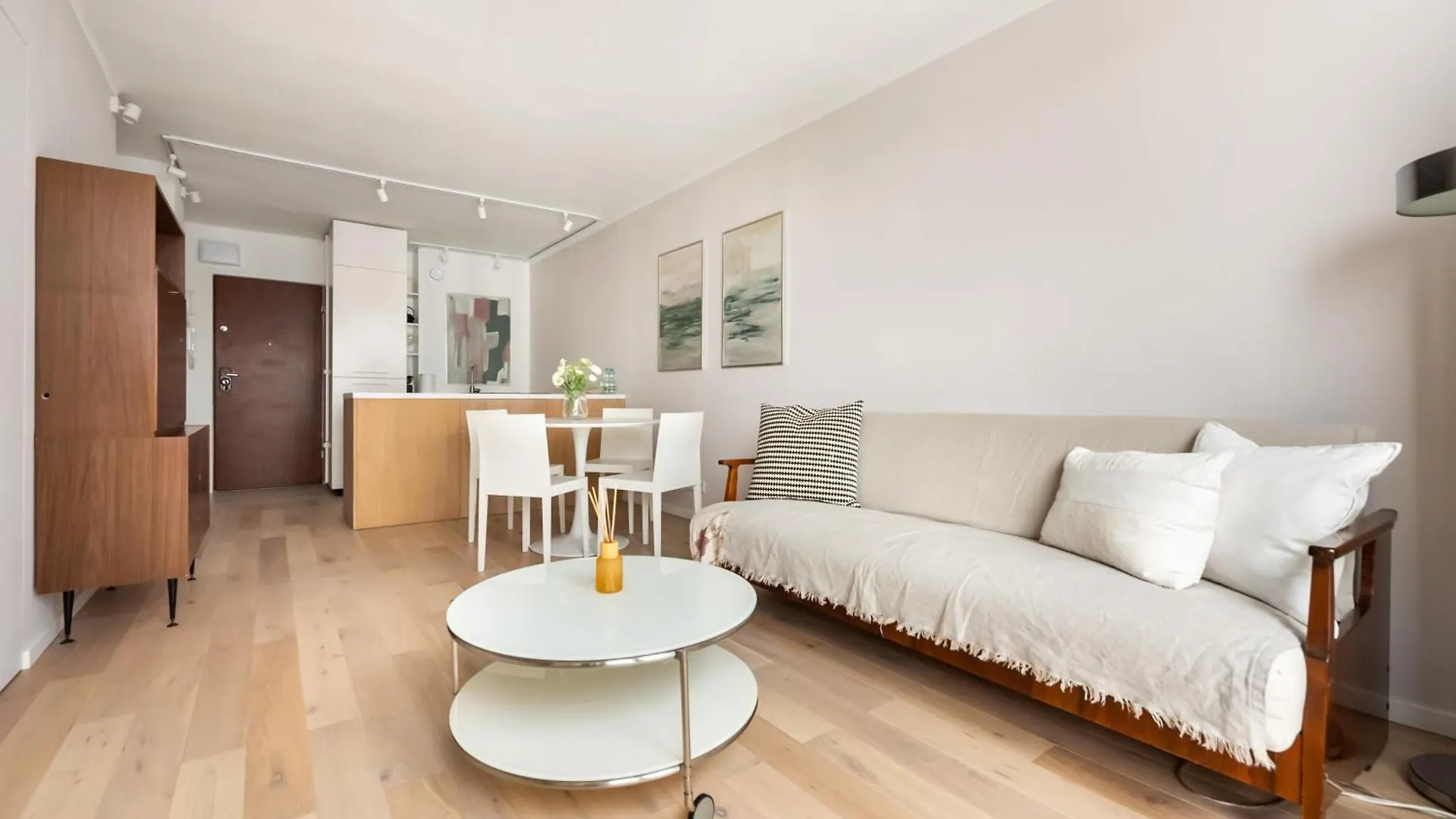 Metro Swietokrzyska Chic Apartment Warsaw