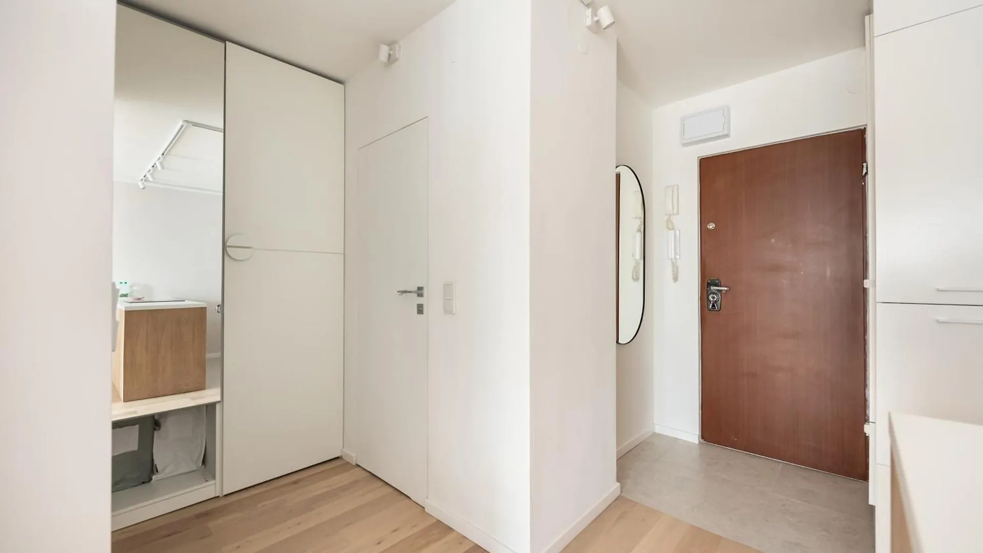 Metro Swietokrzyska Chic Apartment Warsaw
