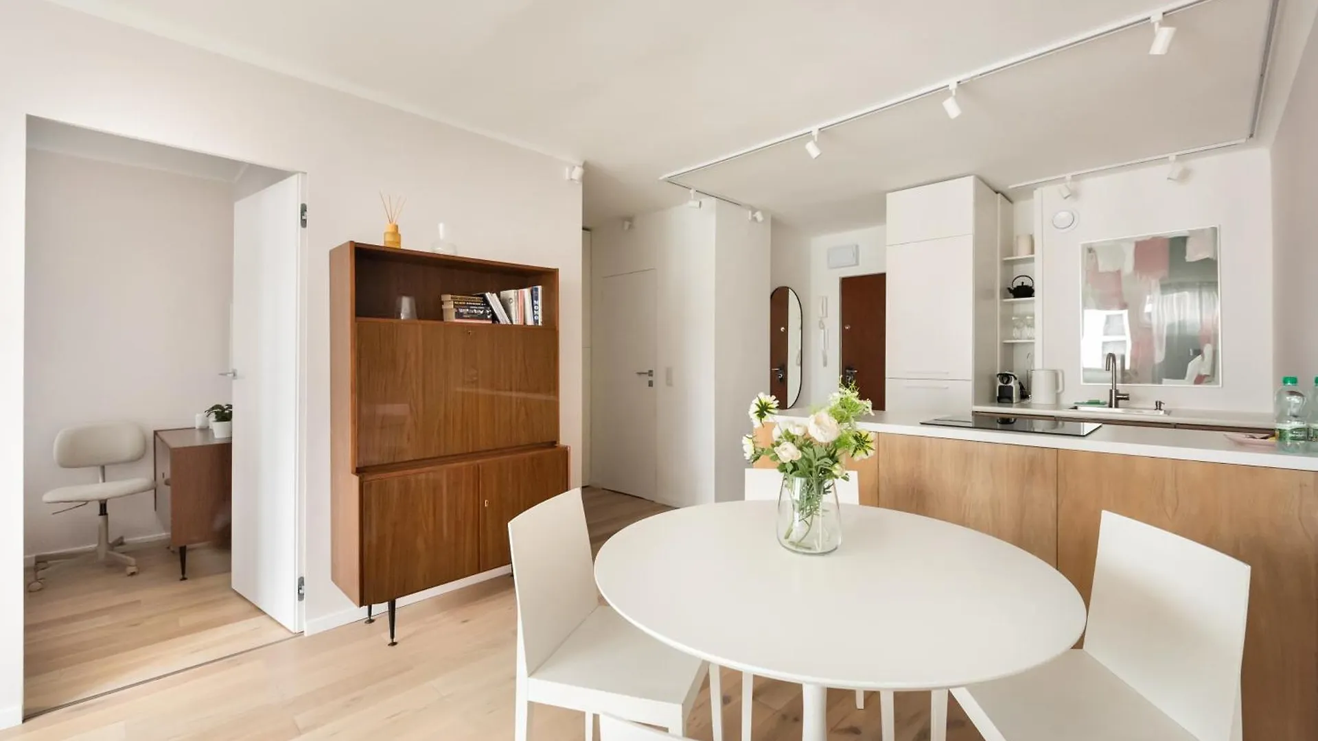 Metro Swietokrzyska Chic Apartment Warsaw Poland