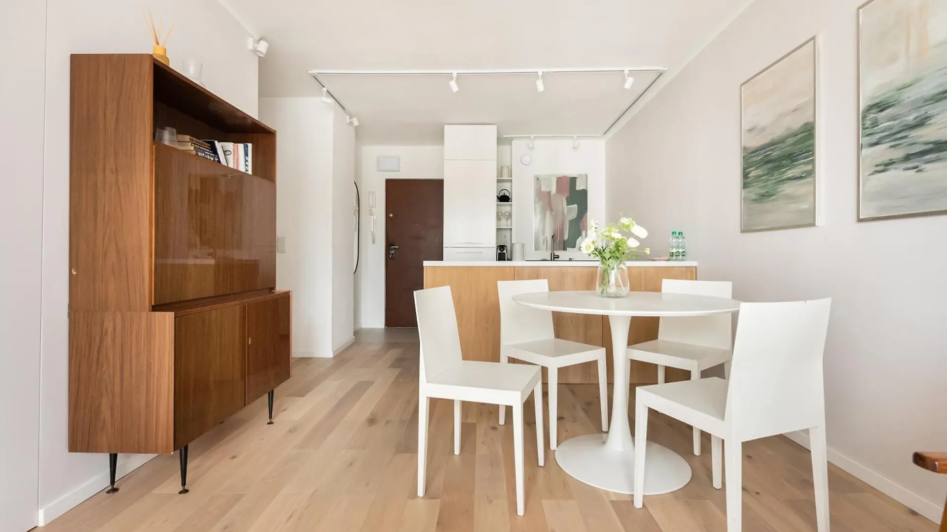Metro Swietokrzyska Chic Apartment Warsaw