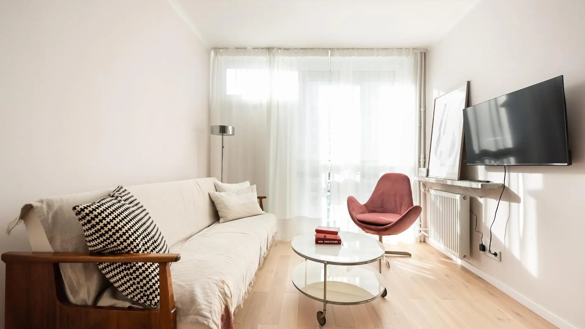 Metro Swietokrzyska Chic Apartment Warsaw